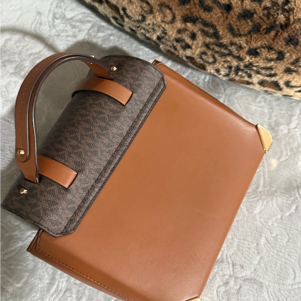 Michael Kors Manhattan Brown  Print Satchel - Picture 6 of 8